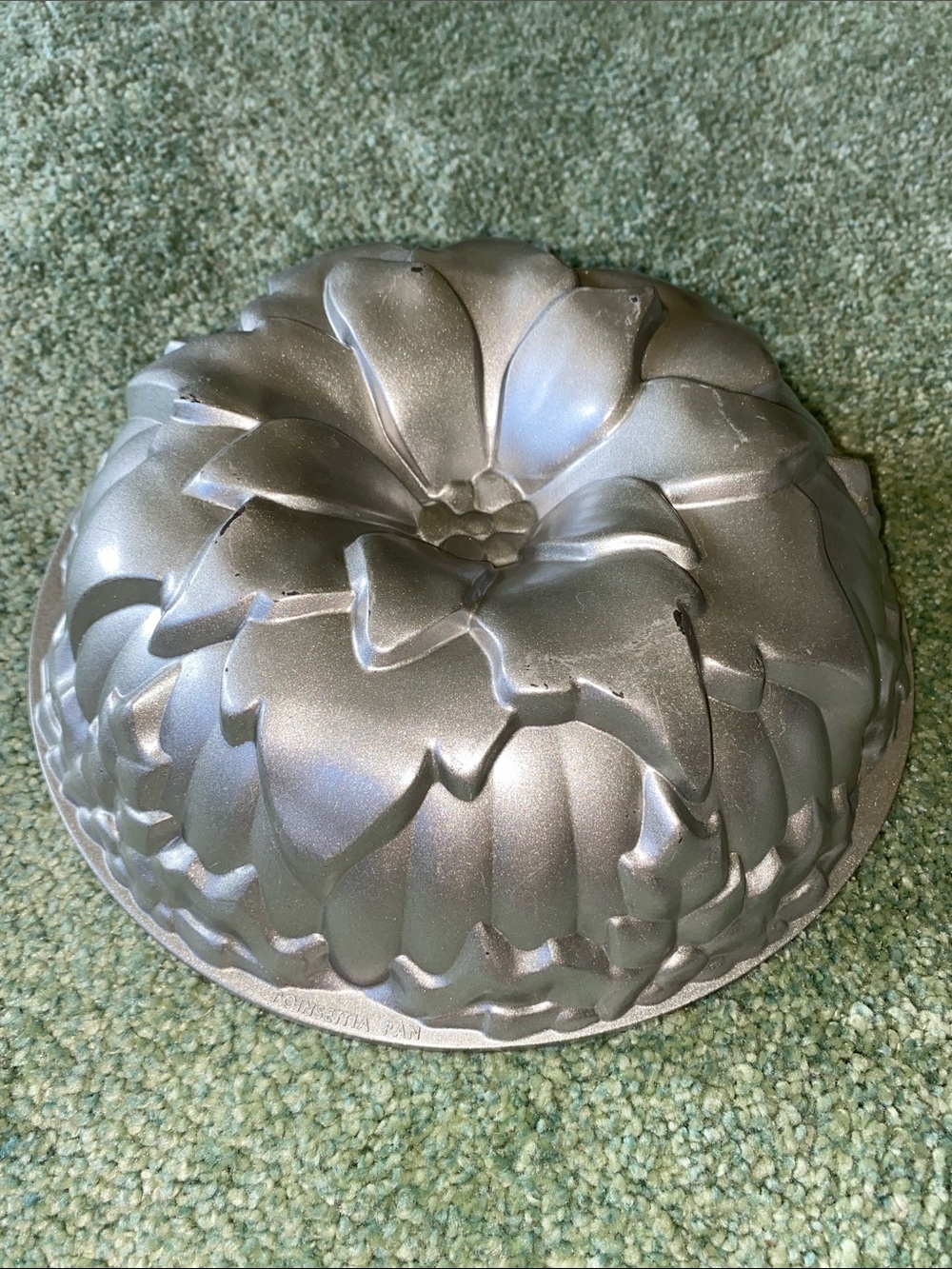 Nordic Ware Poinsettia Cake Pan